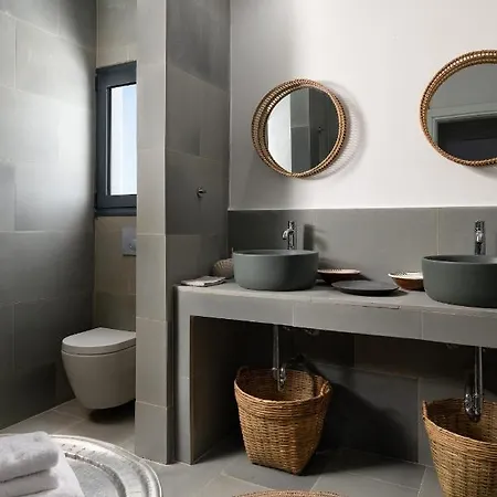 Seasand - Luxury Pool Retreat - 150m