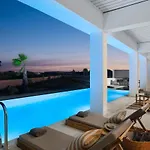 Seasand - Luxury Pool Retreat - 150m فيلة