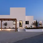 Seasand - Luxury Pool Retreat - 150m * 라카니아