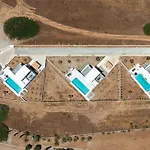 Seasand - Luxury Pool Retreat - 150m 라카니아