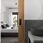 Seasand - Luxury Pool Retreat - 150m 빌라 라카니아
