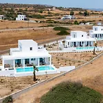 Seasand - Luxury Pool Retreat - 150m 빌라 라카니아