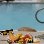 Seasand - Luxury Pool Retreat - 150m Villa *