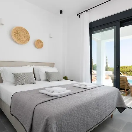 Seasand - Luxury Pool Retreat - 150m