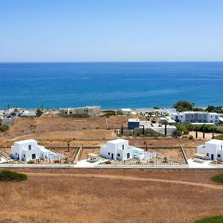 Seasand - Luxury Pool Retreat - 150m Lakhania