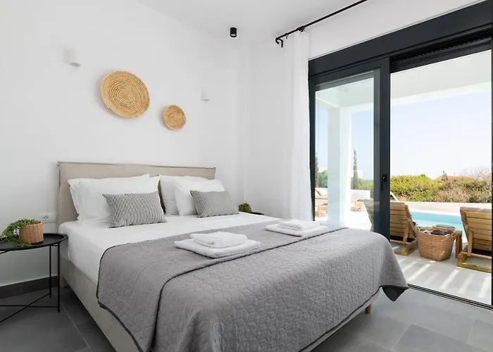 Seasand - Luxury Pool Retreat - 150m