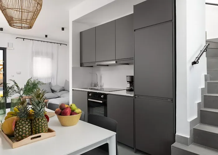 Seasand - Luxury Pool Retreat - 150m 别墅 拉卡尼亚