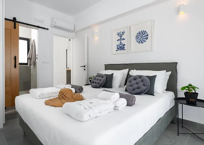 Seasand - Luxury Pool Retreat - 150m 빌라 라카니아