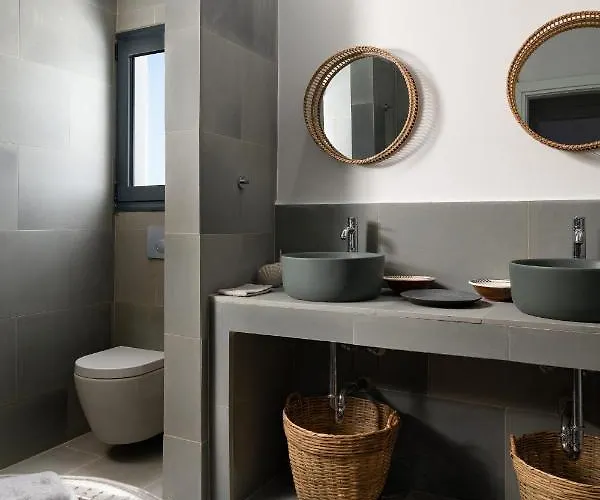 Seasand - Luxury Pool Retreat - 150m