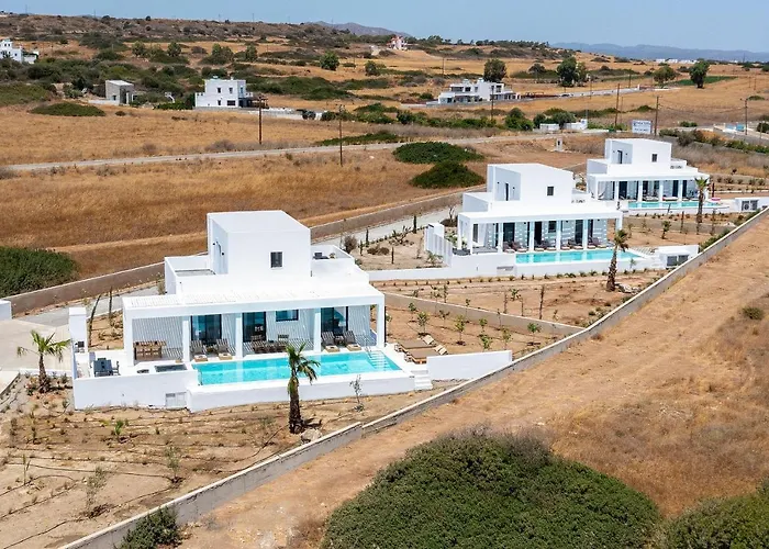 Seasand - Luxury Pool Retreat - 150m 빌라 라카니아