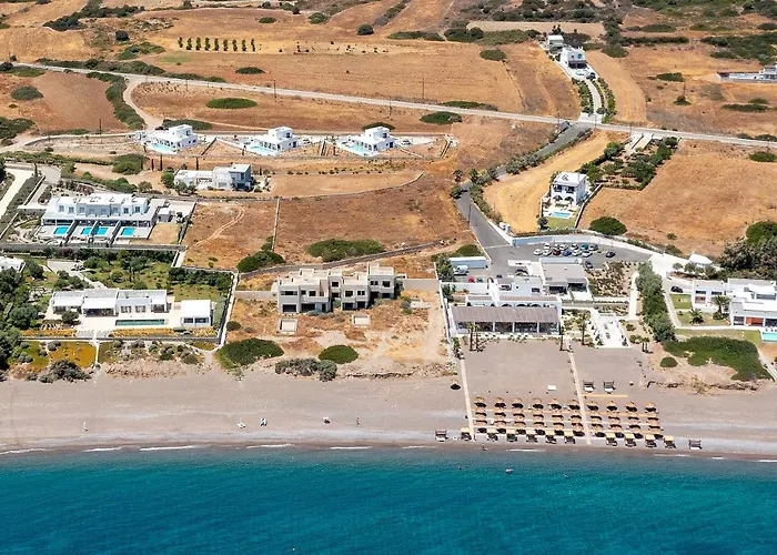 Seasand - Luxury Pool Retreat - 150m 빌라 라카니아