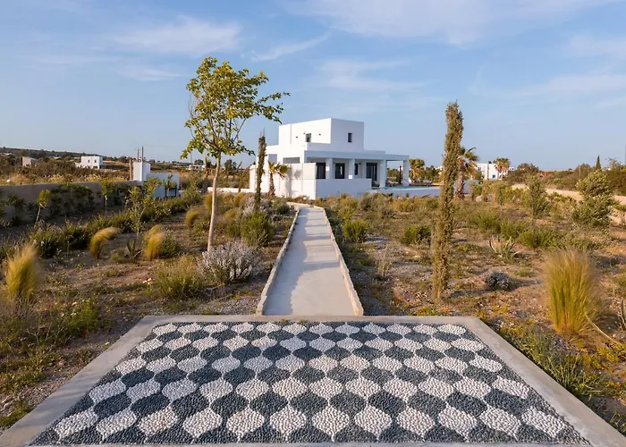 Seasand - Luxury Pool Retreat - 150m