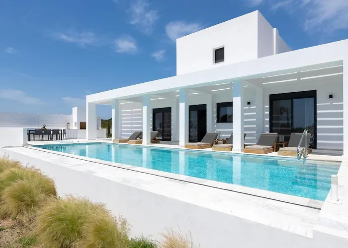 Seasand - Luxury Pool Retreat - 150m 빌라