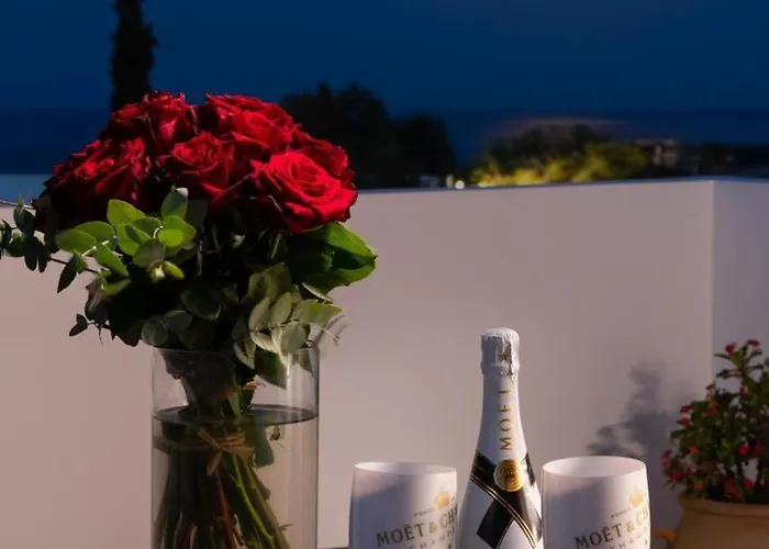 Seasand - Luxury Pool Retreat - 150m 빌라 라카니아