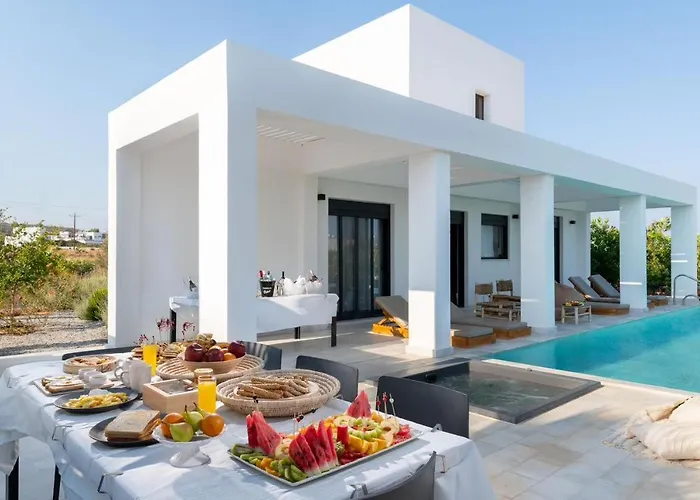 Seasand - Luxury Pool Retreat - 150m 라카니아