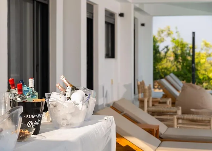 Seasand - Luxury Pool Retreat - 150m * 拉卡尼亚