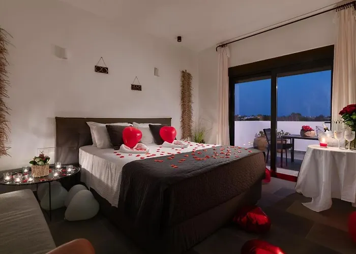 Seasand - Luxury Pool Retreat - 150m 빌라 라카니아