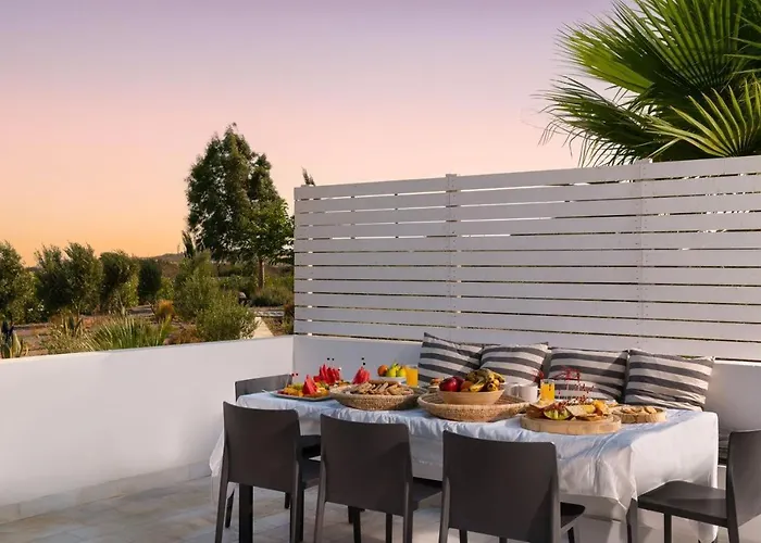 Seasand - Luxury Pool Retreat - 150m *