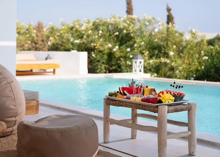 Seasand - Luxury Pool Retreat - 150m * 라카니아