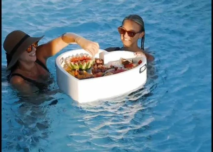 Seasand - Luxury Pool Retreat - 150m 빌라