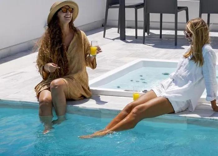 Seasand - Luxury Pool Retreat - 150m