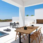 Seasand - Luxury Pool Retreat - 150m *