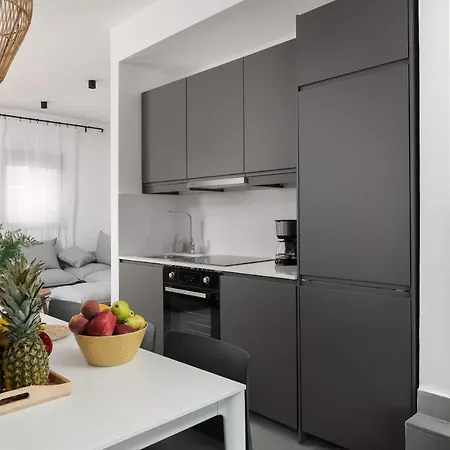 Seasand - Luxury Pool Retreat - 150m Villa Lakhania