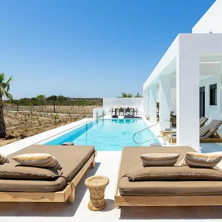 Seasand - Luxury Pool Retreat - 150m Λαχανιά