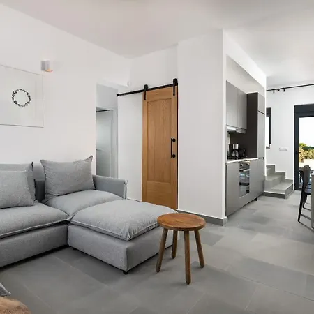 Seasand - Luxury Pool Retreat - 150m Λαχανιά