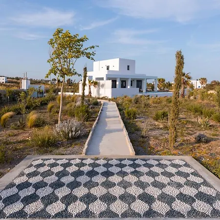 Seasand - Luxury Pool Retreat - 150m