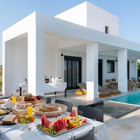 Seasand - Luxury Pool Retreat - 150m Λαχανιά