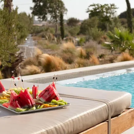 Seasand - Luxury Pool Retreat - 150m Villa